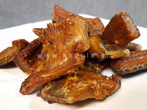 #06 Đặc Sản Miền Nam Làm Quà Ở Hồ Chí Minh 3 kho-ca-loc-cham-sot-me-kho-nia