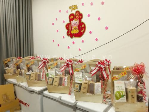 KHONIA Giao 15 Giỏ Quà Tết Đặc Sản Cho Công Ty Dược Phẩm BIOMEDIC 2 gio-qua-tet-dac-san-3275