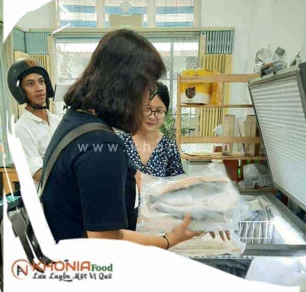 Vì sao anh chị nên đến trực tiếp Khonia? 1 đến khonia đi chợ 01