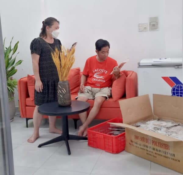 Anh Châu chọn KHONIA để mua cá khô sang Mỹ 1 z3769049350218 2fd36e686ed4abe9e1062c78b6fd597a 2